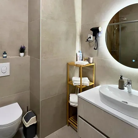 公寓 Aria Luxury Apartment, 图兹拉